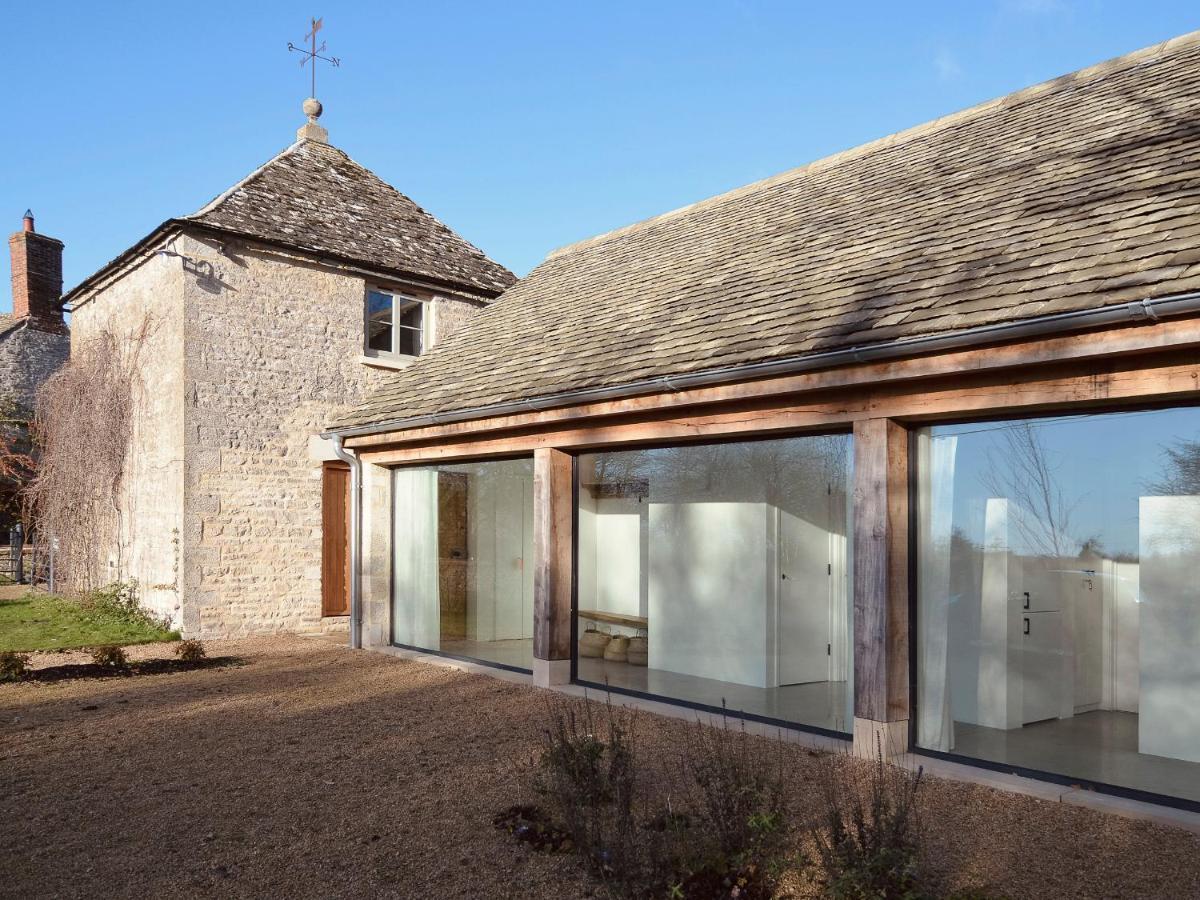 High Cogges Farm Holiday Cottages - The Cart Shed 威特尼 外观 照片
