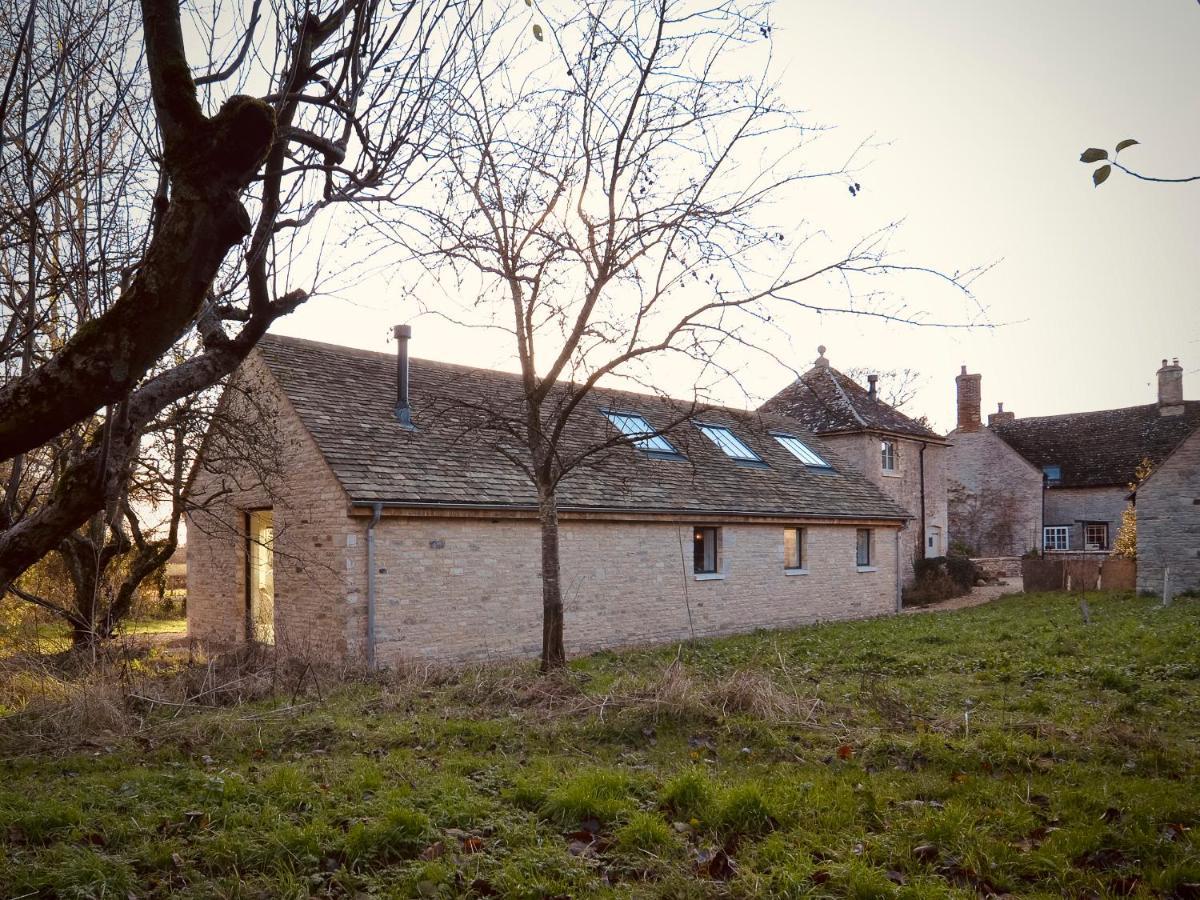 High Cogges Farm Holiday Cottages - The Cart Shed 威特尼 外观 照片