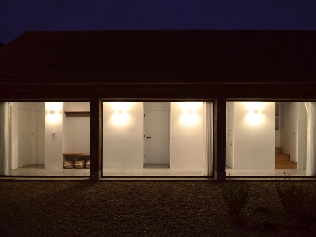 High Cogges Farm Holiday Cottages - The Cart Shed 威特尼 外观 照片