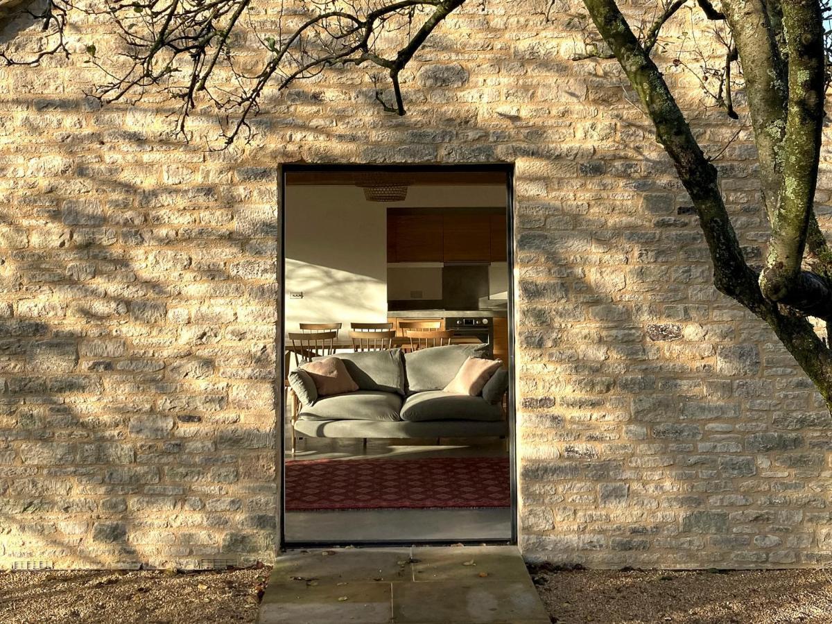 High Cogges Farm Holiday Cottages - The Cart Shed 威特尼 外观 照片