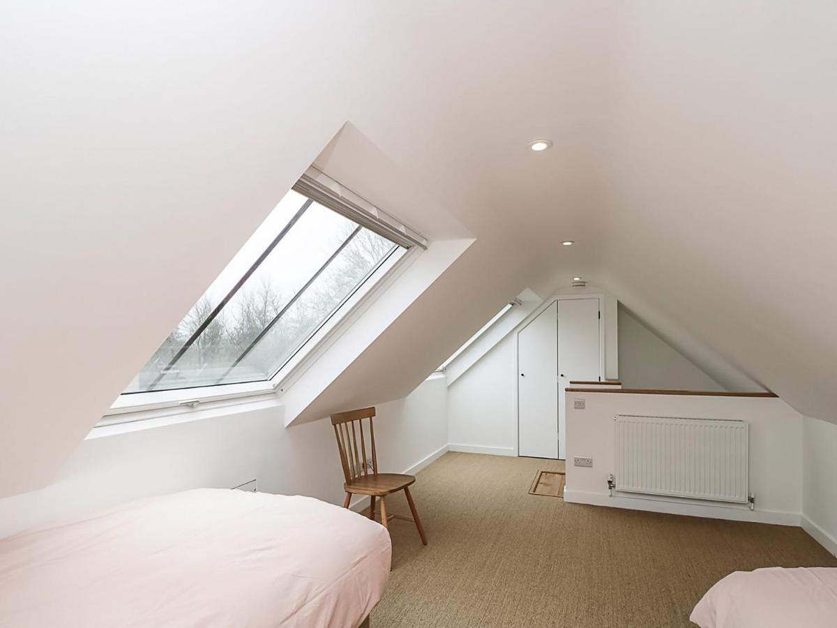 High Cogges Farm Holiday Cottages - The Cart Shed 威特尼 外观 照片